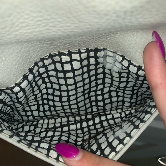 Grey leather crossbody purse with removable silver chain strap - Picture 2 of 4